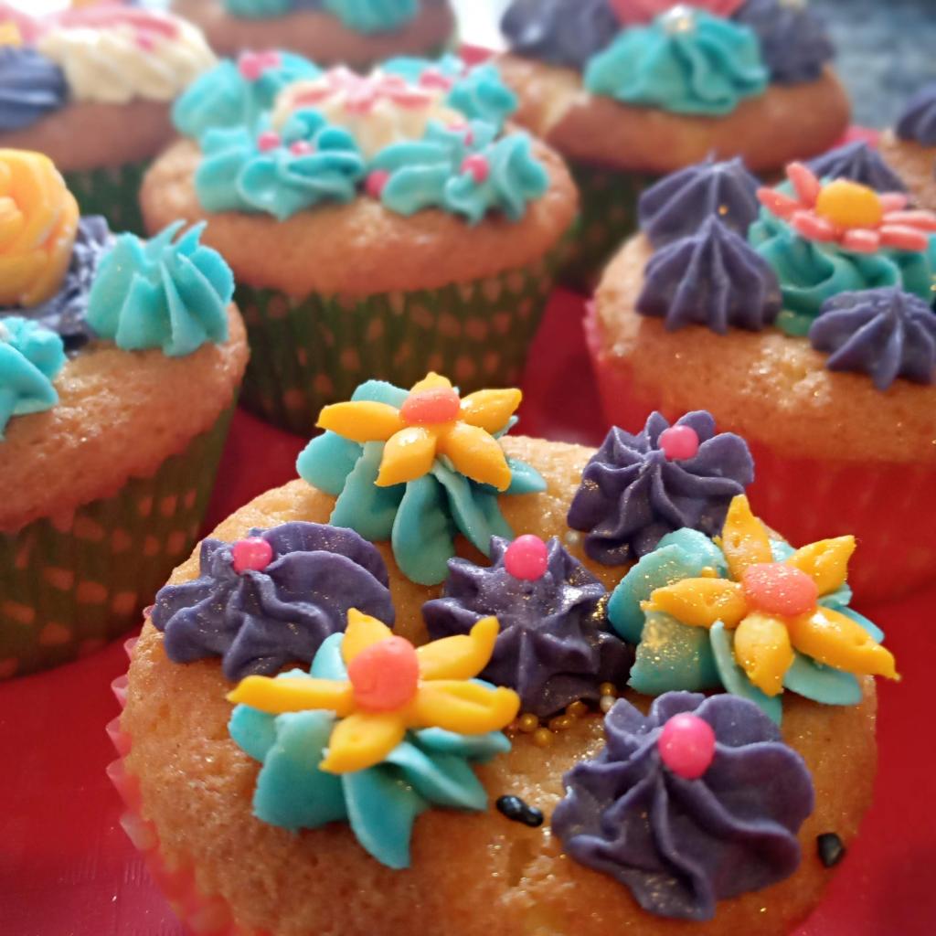 Cup Cake Decorating MK Cookery School